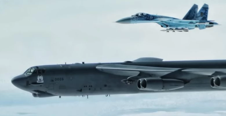 Ρωσικό Su-27 «συνόδευσε» B-52H των ΗΠΑ πάνω από τη Βαλτική